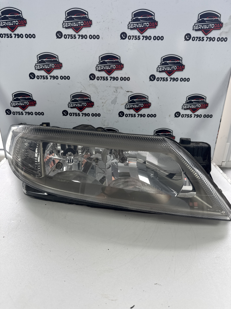 Far dreapta Renault Laguna 2 (2002-2007) 1.9 Motorina 2002, 8200163326 / VOLAN DREAPTA / CU XENON