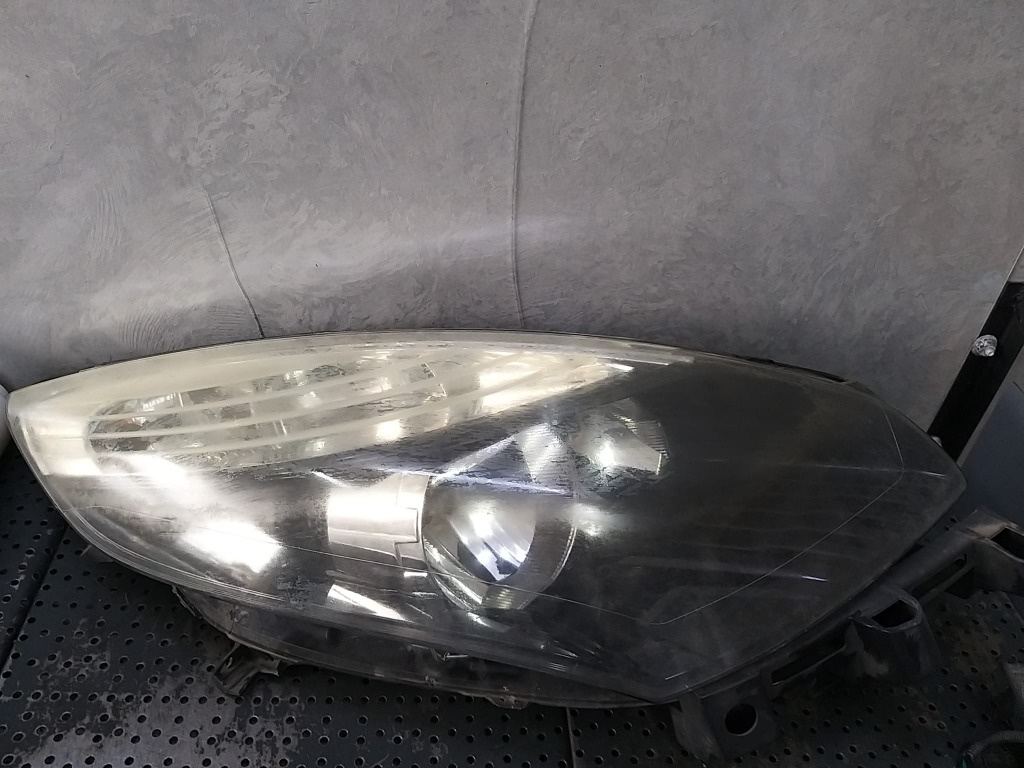 Far dreapta renault scenic 3 jz0 1 89902925 260100023r