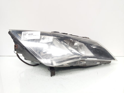 Far dreapta, Seat Leon (5F1) vol pe dreapta (id:691293)