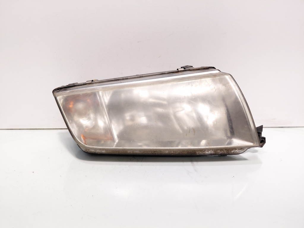 Far dreapta, Skoda Fabia 1 Combi (6Y5) vol pe stanga (id:696637)