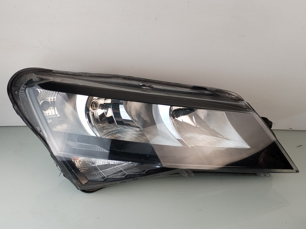 Far dreapta Skoda Superb 3 3V2941016