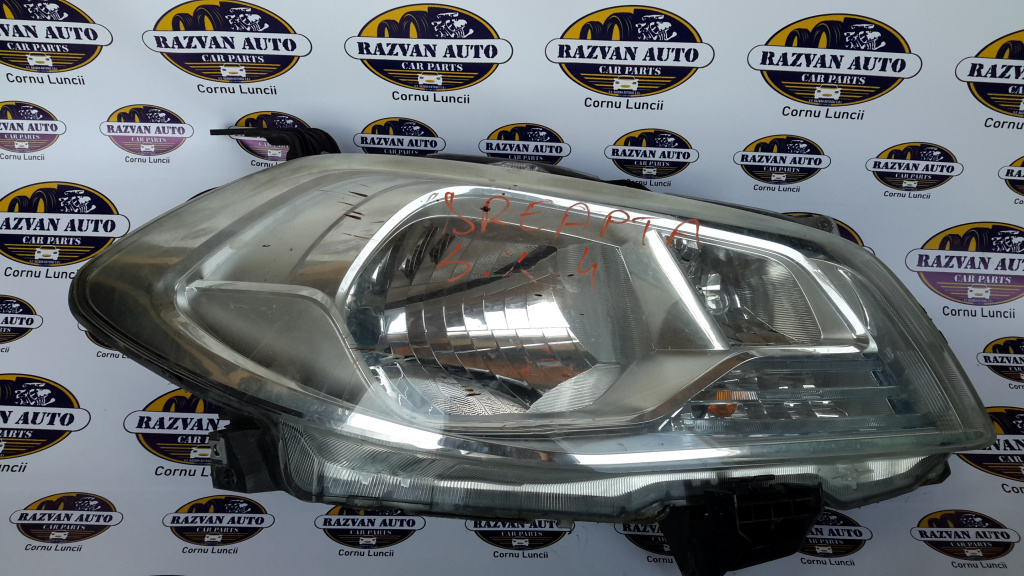 Far dreapta Suzuki SX4 2013
