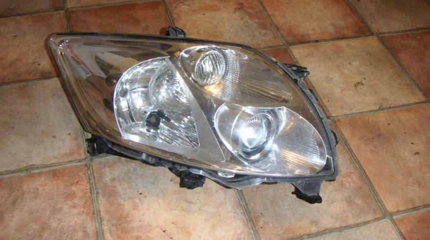 Far dreapta Toyota Auris 2007-2010 pret 150 lei