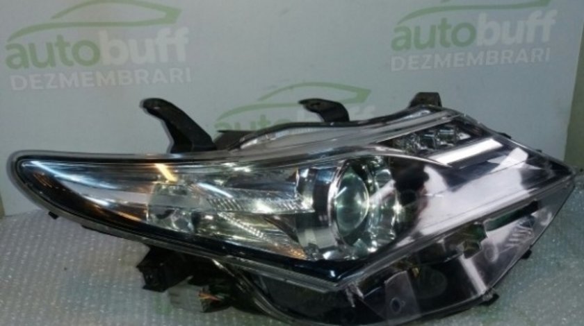 Far dreapta Toyota Auris 81110-02E20 8111002E20