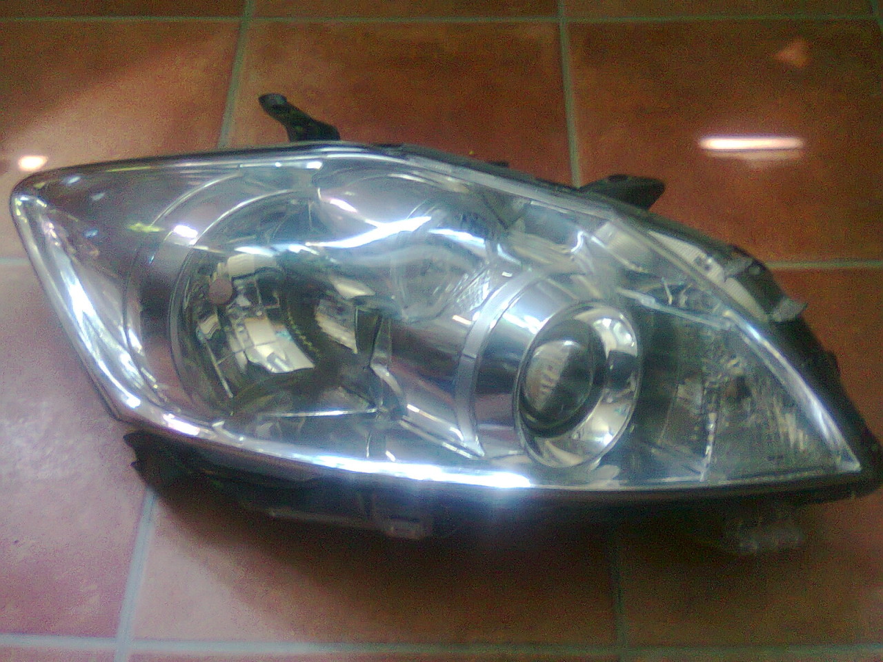 far dreapta Toyota Auris facelift 2010-2012 cod - 81110-02A40