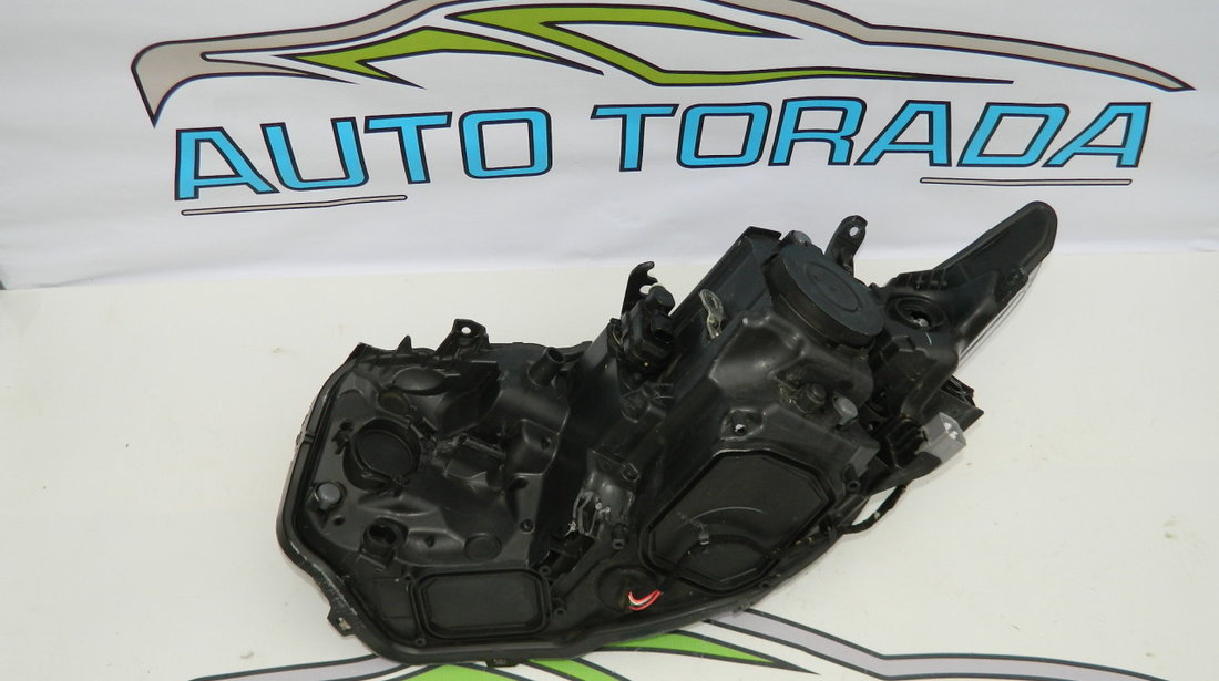 Far dreapta Toyota Auris model 2015-2018 cod 81110-02K30