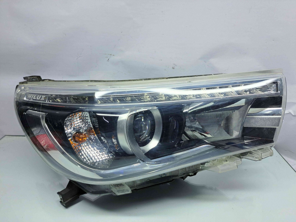Far dreapta Toyota Hilux VIII [Fabr 2015-2024] OEM