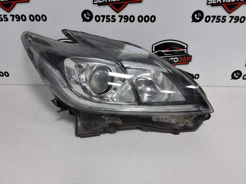 Far dreapta Toyota Prius C (2012->) 1.8 Hybrid 2016, CU XENON / VOLAN DREAPTA