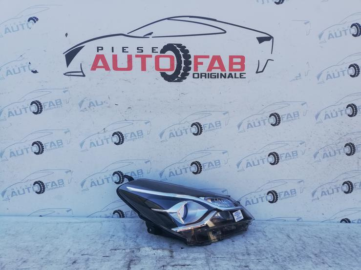 Far dreapta Toyota Yaris Facelift LUPA an 2015-2016-2017 P6Q49OWYY7