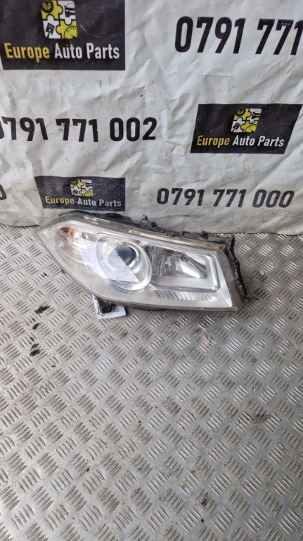 Far dreapta urechi rupte Renault Megane 2 an fabricatie 2007