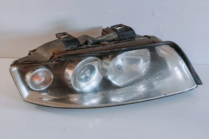 Far dreapta Valeo cu lupa 8E0941004F Audi A4 B6 [2000 - 2005]
