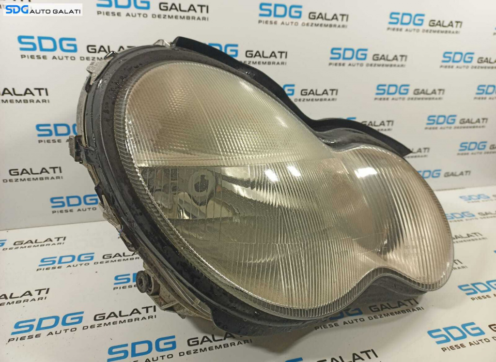 Far Dreapta Volan Stanga EUROPA Halogen Mercedes Clasa C Class W203 NFL Non Facelift 2001 - 2004 Cod A2038200261 [L2133]
