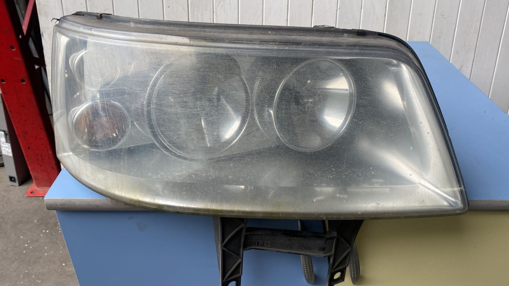 Far dreapta Volkswagen Caravelle T5 2.5 Tdi BNZ 2008 Cod : 7H1941016L