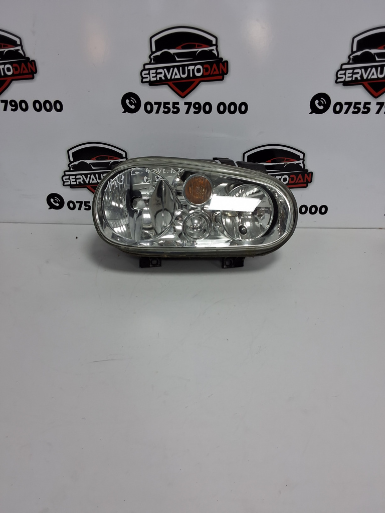 Far dreapta Volkswagen Golf 4 (1997-2005) 1.6 Benzina 2002, VOLAN DREAPTA / 1J2941018A