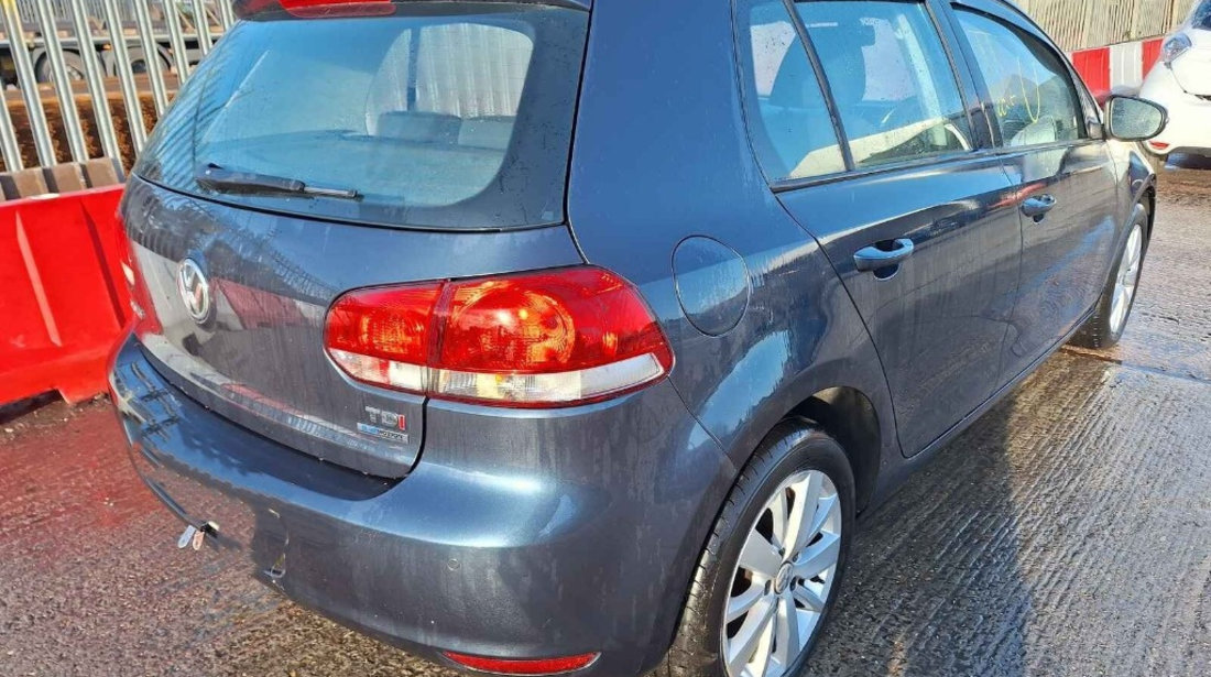 Far dreapta Volkswagen Golf 6 2012 HATCHBACK 1.6 TDI