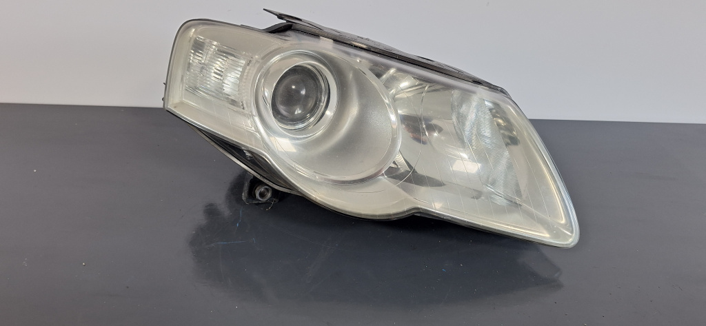 Far dreapta Volkswagen Passat B6 3C (2005-2010) 2.0 Motorina 2009, 3C0941006K / VOLAN DREAPTA