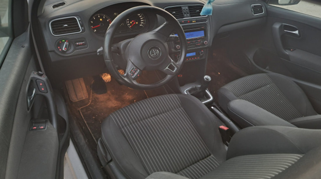 Far dreapta Volkswagen Polo 6R 2012 Hatchback 1.2