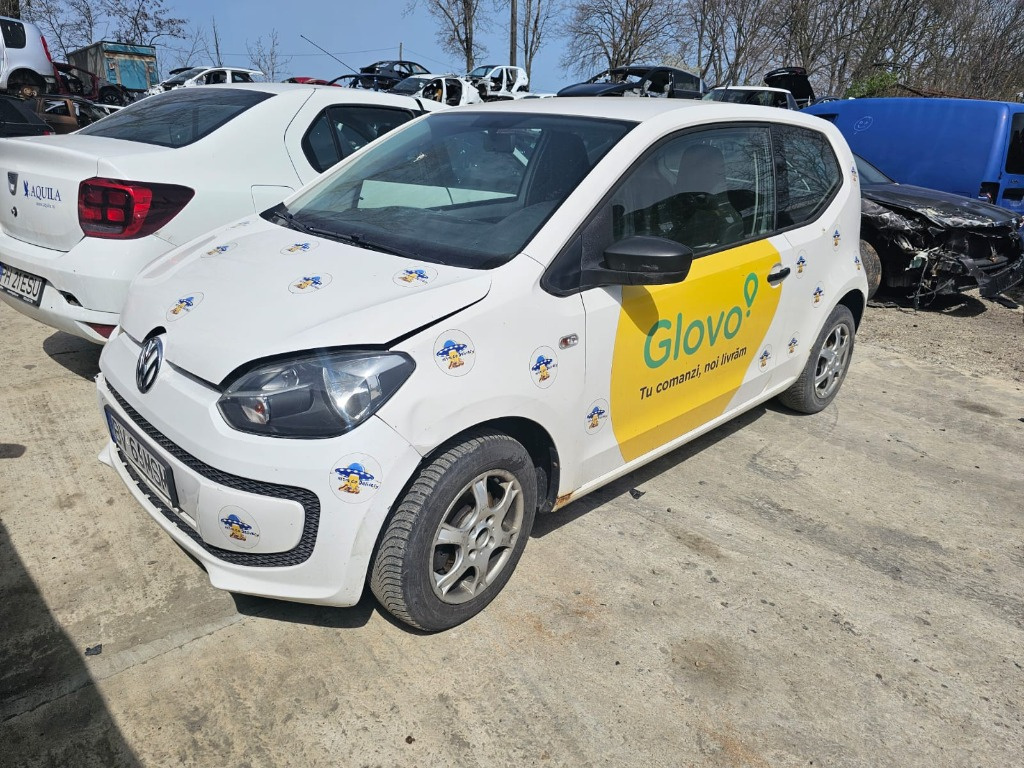 Far dreapta Volkswagen Up 2015 hatchback 1.0 CHYA