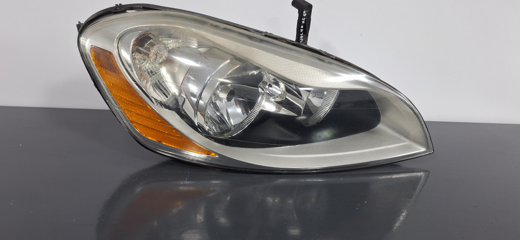 Far dreapta Volvo XC60 (2008-2013) 2.4 Motorina 2010, 30763144 / VOLAN STÂNGA