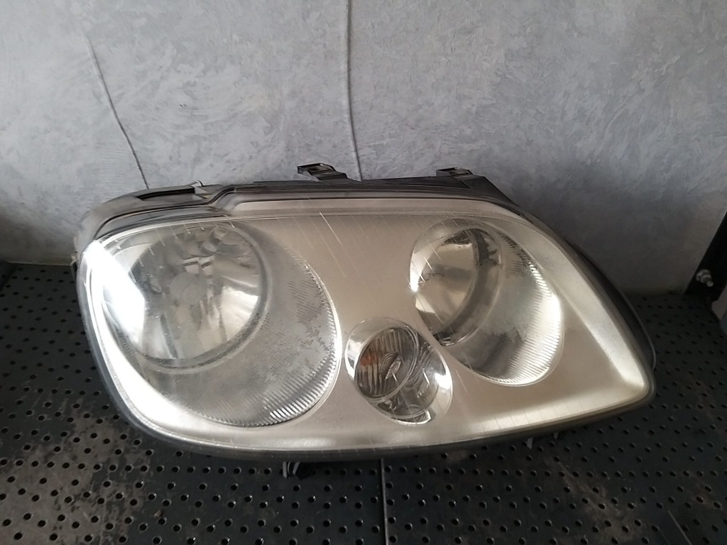 Far dreapta vw caddy 3 2k 2k0941006b 4vex13005af
