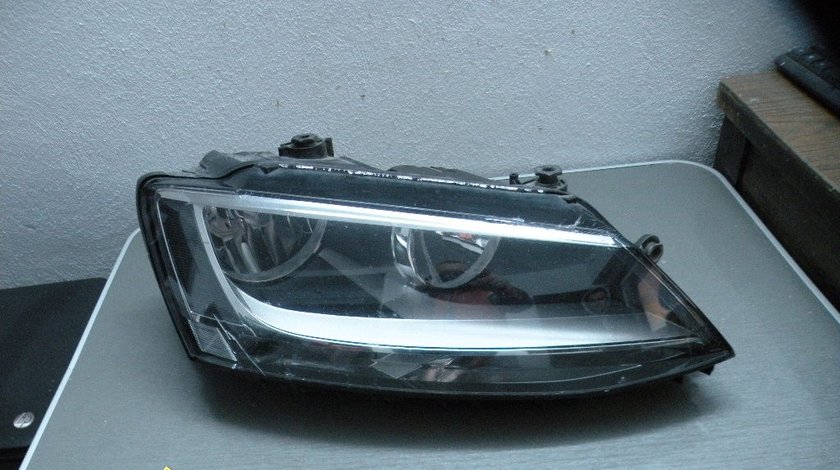 Far dreapta VW Jetta 2011 2013 cod 5C7 941 006 A