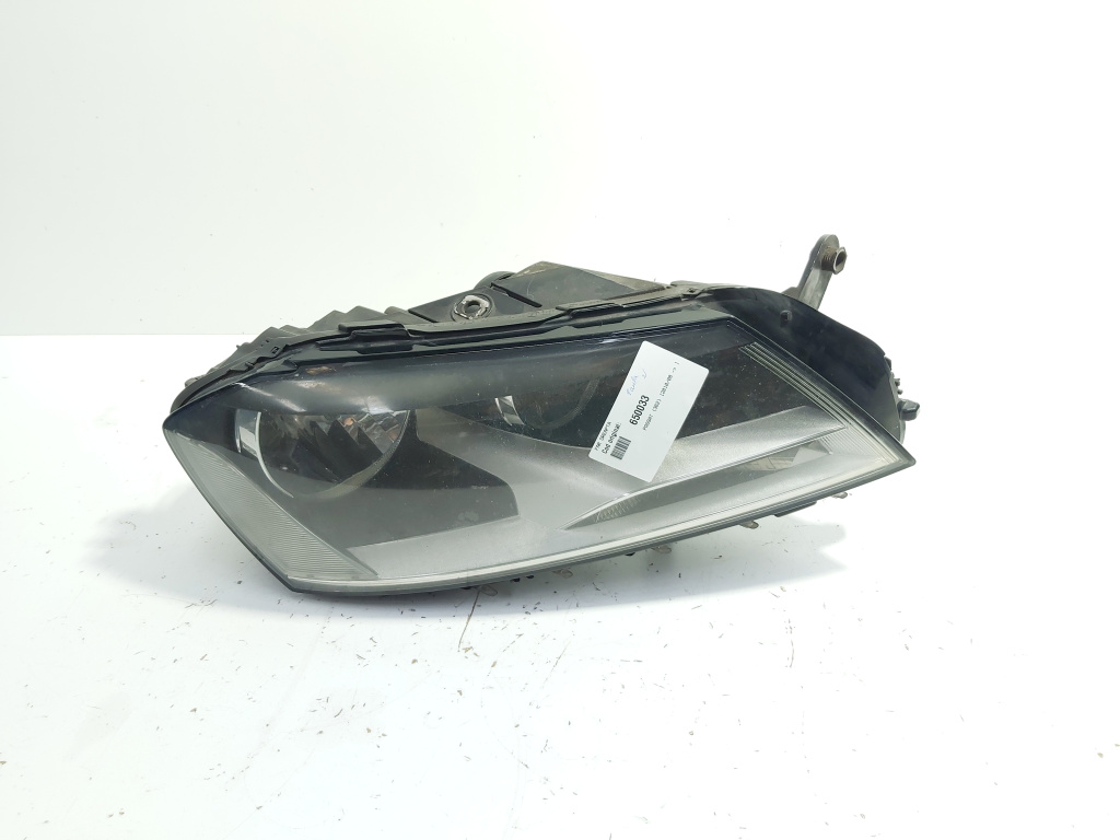 Far dreapta, VW Passat (362) (id:650033)