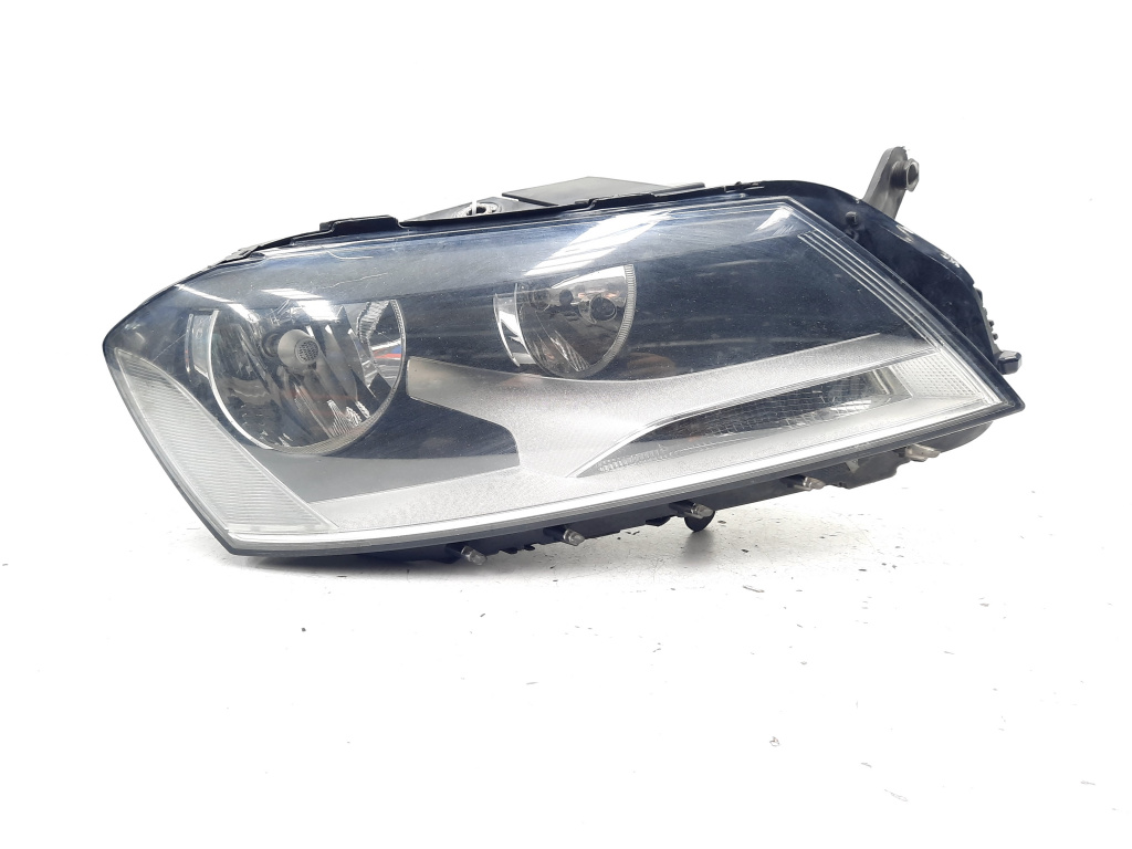 Far dreapta, VW Passat Variant (365) (idI:530604)