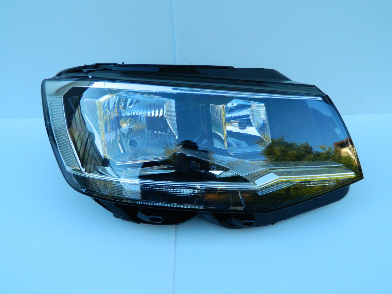 Far dreapta VW T6 cod 7E1941006