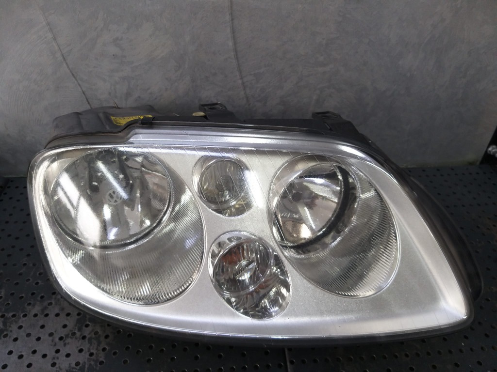 Far dreapta vw touran 1t 0301205204 1t0941006m