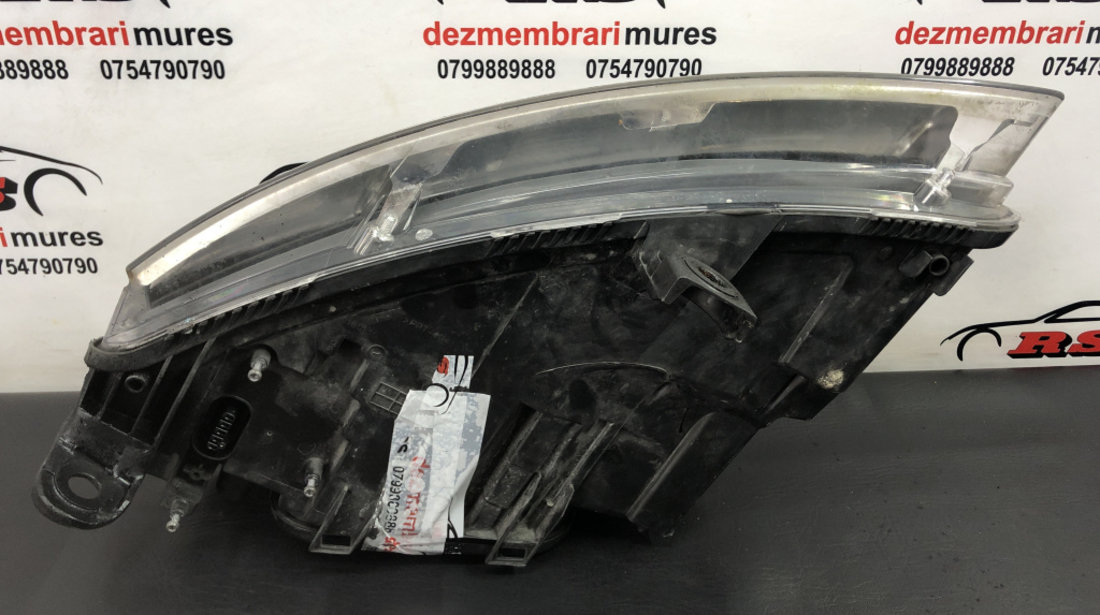 Far dreapta xenon Audi A6 C6 2.0TDI Manual Negru 140cp sedan 2008 (4F0941004AK)