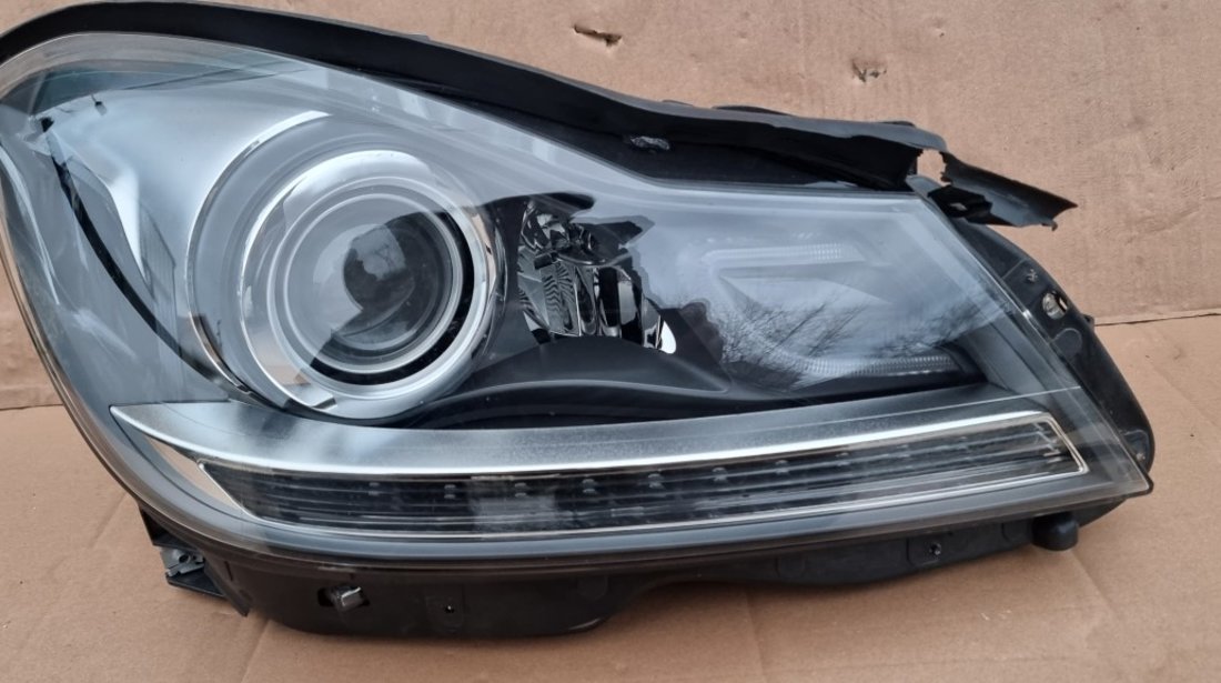 Far dreapta Xenon Mercedes C-class W204 Facelift 2011 2012 2013 2014