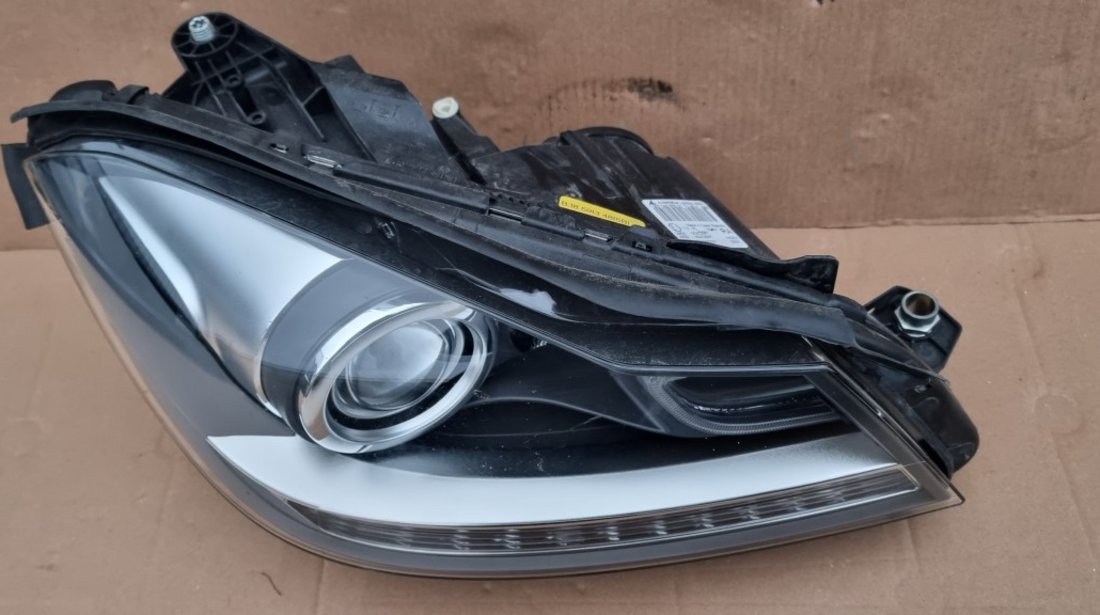 Far dreapta Xenon Mercedes C-class W204 Facelift 2011 2012 2013 2014