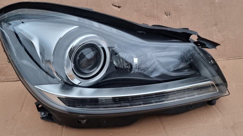 Far dreapta Xenon Mercedes C-class W204 Facelift 2011 2012 2013 2014