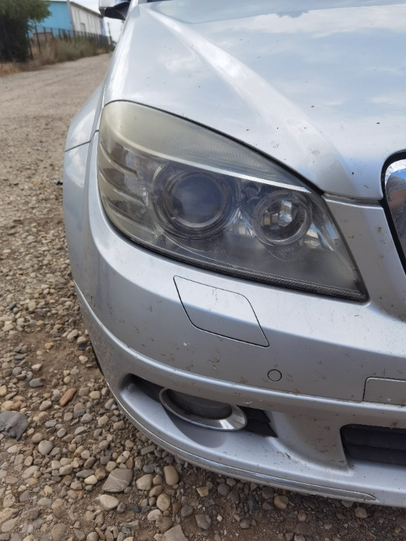 Far dreapta xenon Mercedes c220 cdi w204 an 2008
