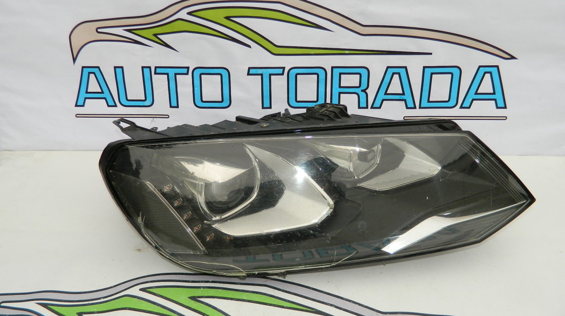 Far dreapta xenon VW Touareg model 2012-2015 cod 7P1941752