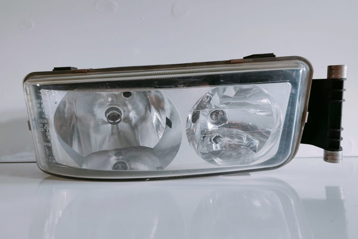 Far Far Stanga MAN TGX 1, cod 5697300007 5697300007 MAN TGX generatia 1 [facelift] [2014 - 2016]