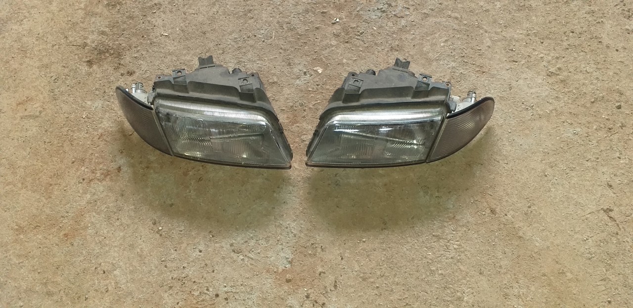 Far,Faruri Stanga si Dreapta Audi A4 B5 din ani 1996 2001 Non Facelift