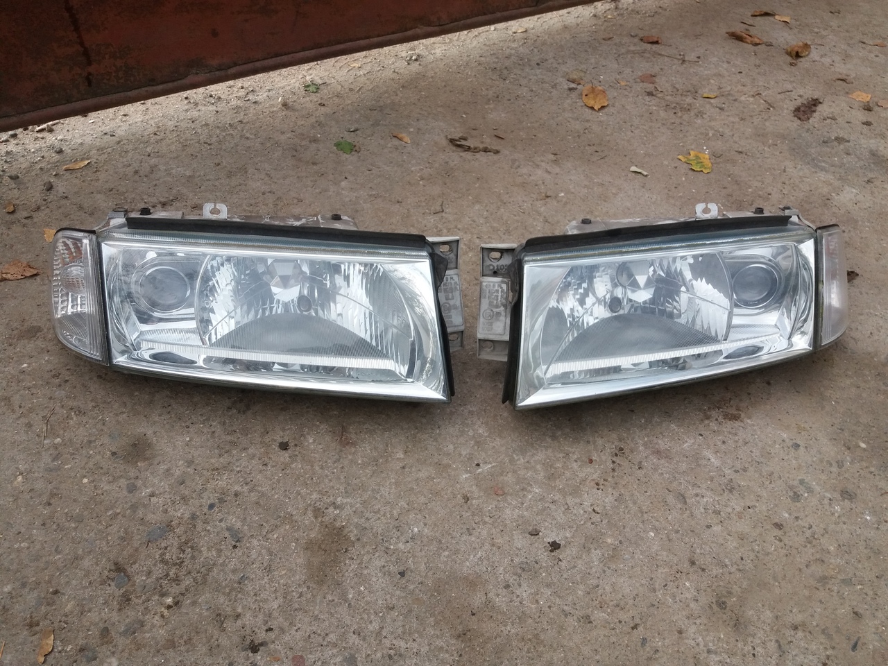 Far Faruri Stanga si Dreapta Skoda Octavia 1 Clare