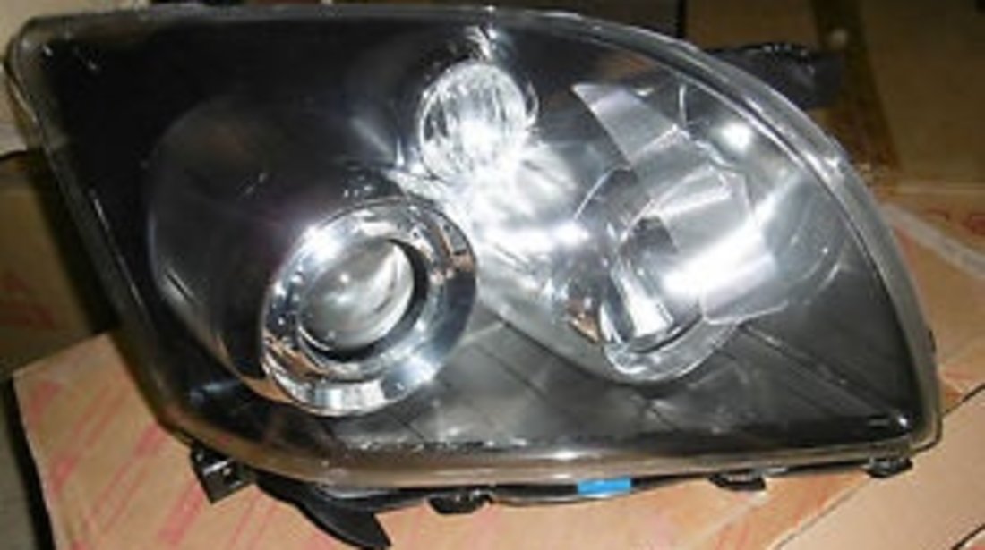 Far halogen dreapta Toyota Avensis 2003/2008 model( E Mark 2006)