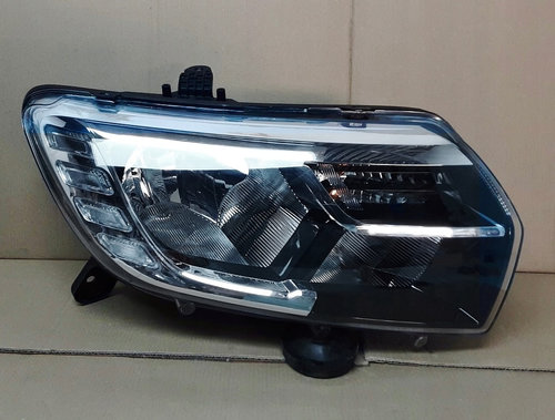 Far led dreapta Dacia Logan 2 2017-2018-2019-2020 NOU 260105925R 260100697R OEM