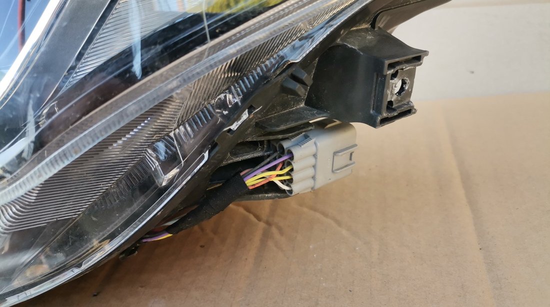 Far led stanga Toyota Auris E18 (2015-2019) cod 81150-02K60 / 90070906 pentru piese