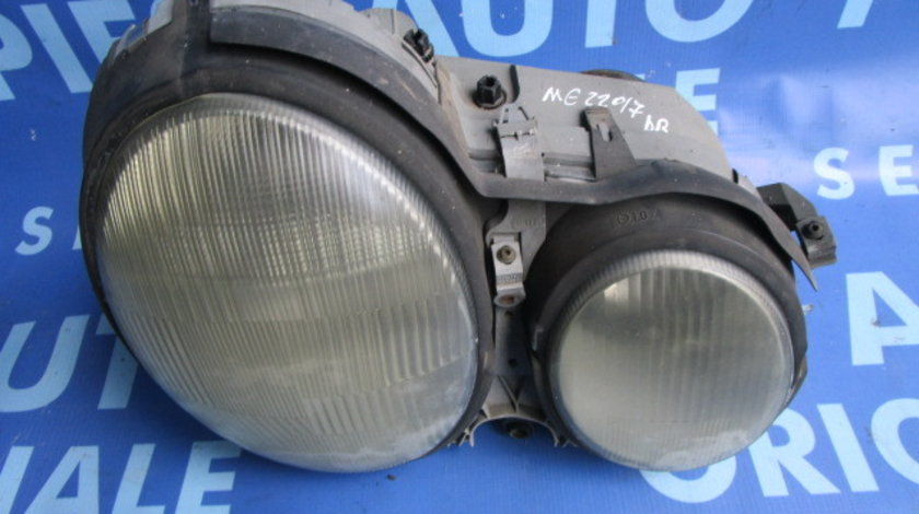 Far Mercedes E220 S210 ; 75060800 (urechi rupte)
