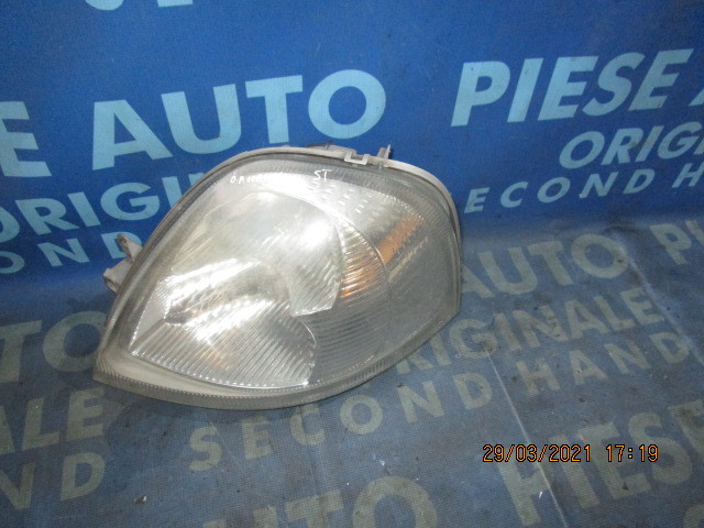 Far Opel Movano 2007; 8200163519 (o ureche de prindere rupta, Anglia)