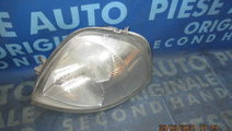 Far Opel Movano 2007; 8200163519 (o ureche de prin...