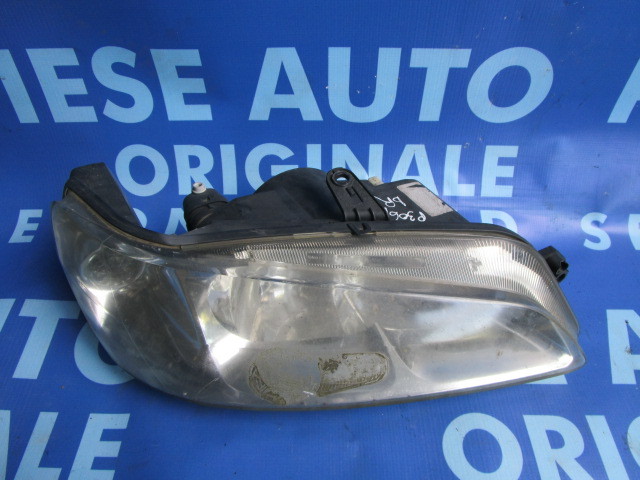 Far Peugeot 306 (urechi rupte)