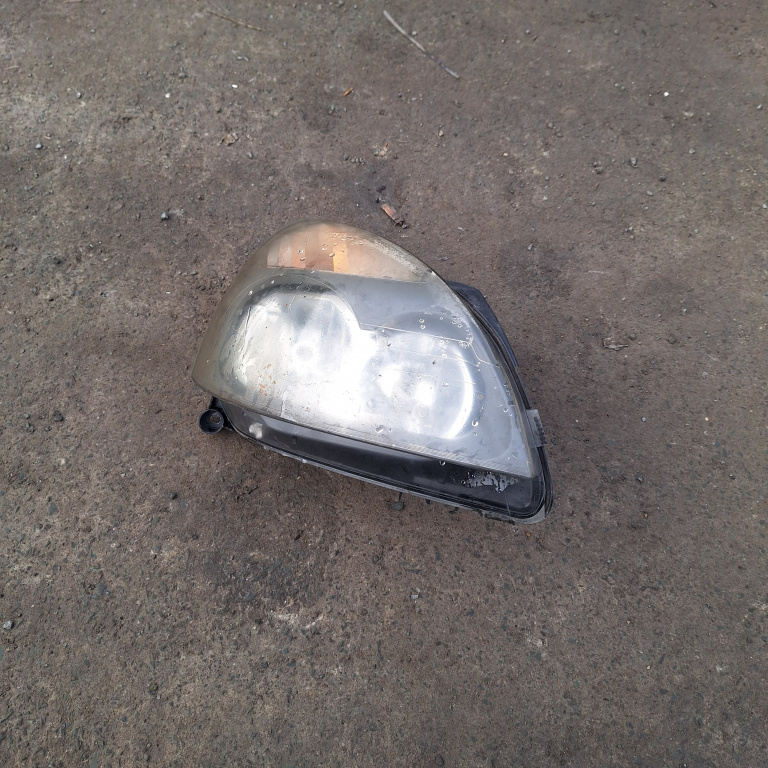 Far Renault Clio 2 / Symbol 1 1998-2008 Dreapta Volan Pe Stanga Lhd 15601800Re, 15601800 Hella