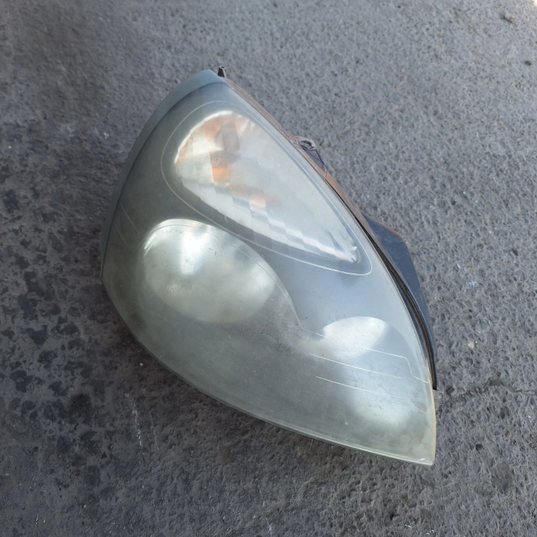 Far Renault Clio 2 / Symbol 1 1998-2008 Dreapta 0102040004, E4209793, 15601800H Hella