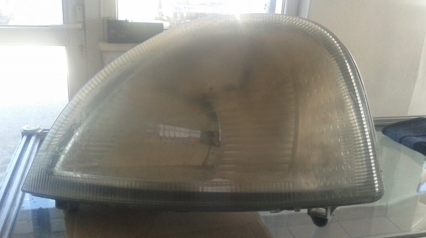 Far renault master 2.5 2004,piese originale din dezmembrari