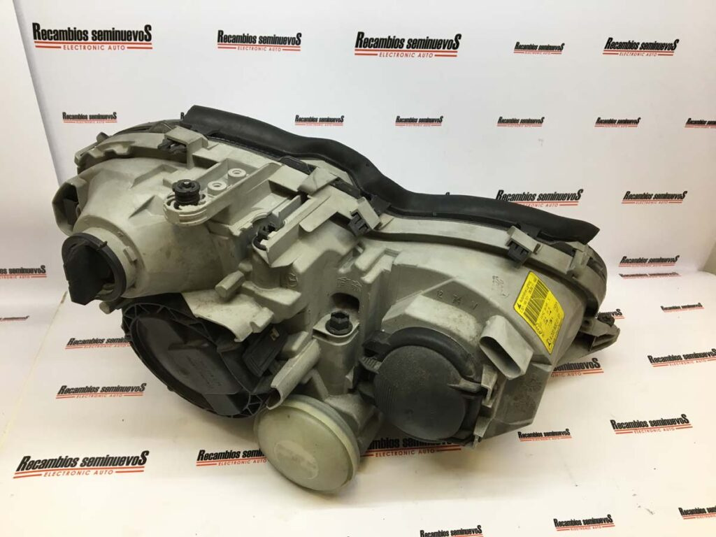 FAR + semnalizare MERCEDES-BENZ Class C SEDAN -W203- A 203 820 01 61 / A2038200161 / 0301166201A 203 820 01 61 / A2038200161 / 0301166201
