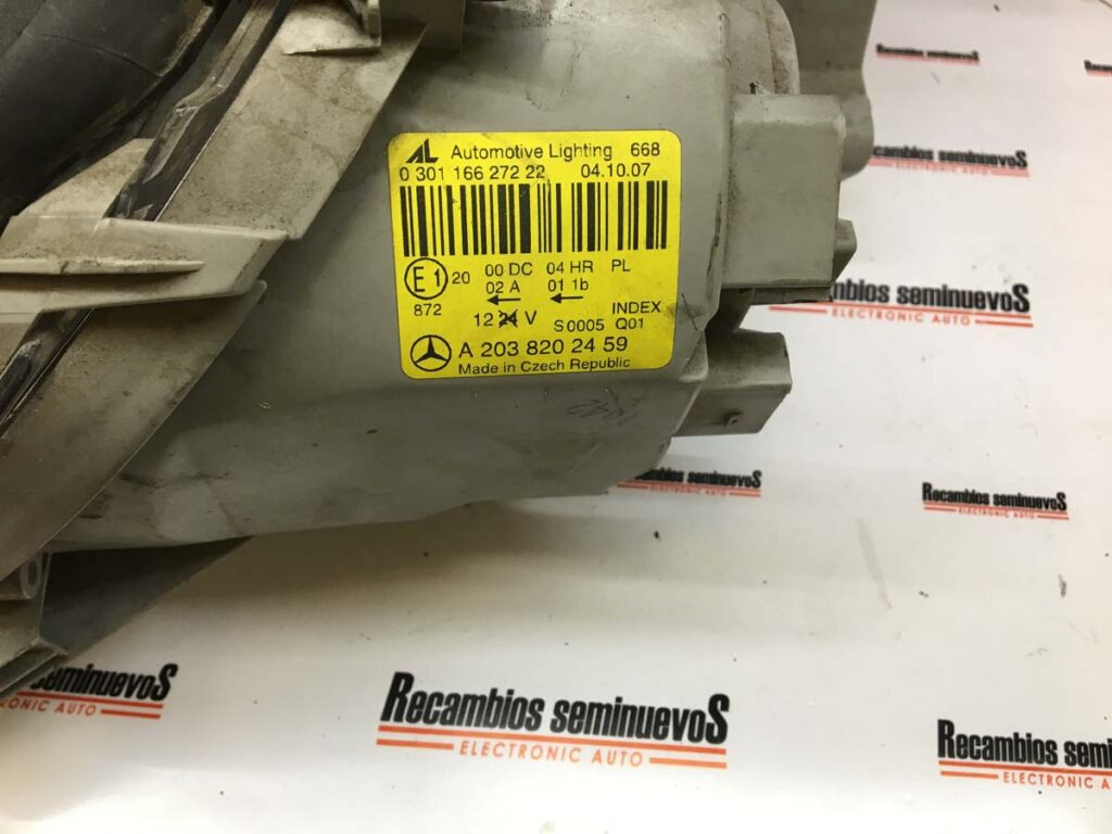 FAR + semnalizare MERCEDES-BENZ Class C SEDAN -W203- A 203 820 24 59 / A2038202459 / 030116627222A 203 820 24 59 / A2038202459 / 030116627222